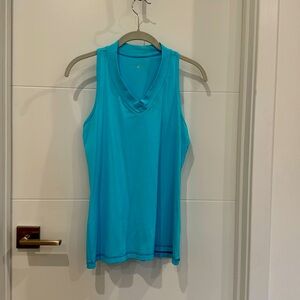 Never worn Sofibella tank M